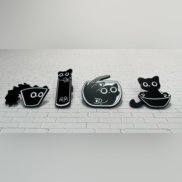 Set of 4 cute cat enamel pins - Picture 2 of 6